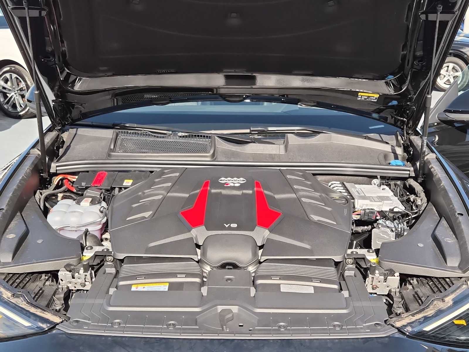 Thumbnail: 2026 Audi RS Q8 - 13