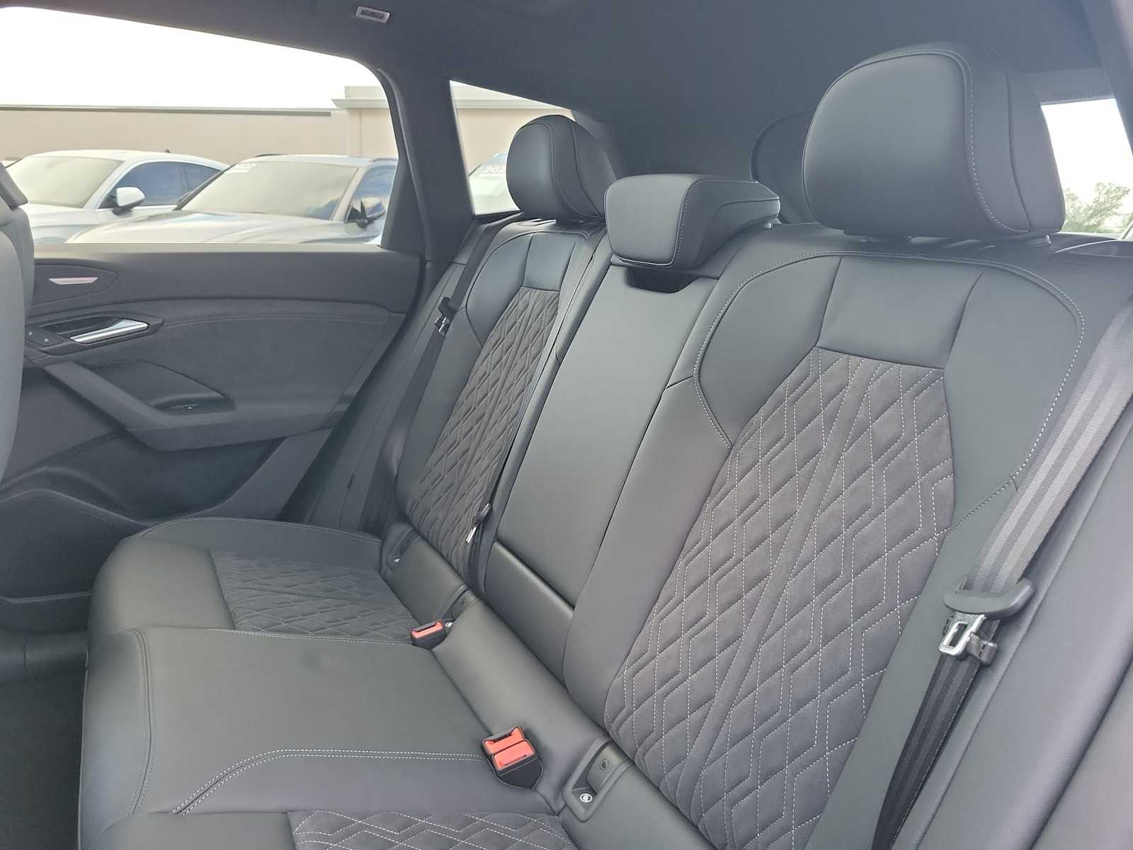 Thumbnail: 2025 Audi SQ6 e-tron - 18
