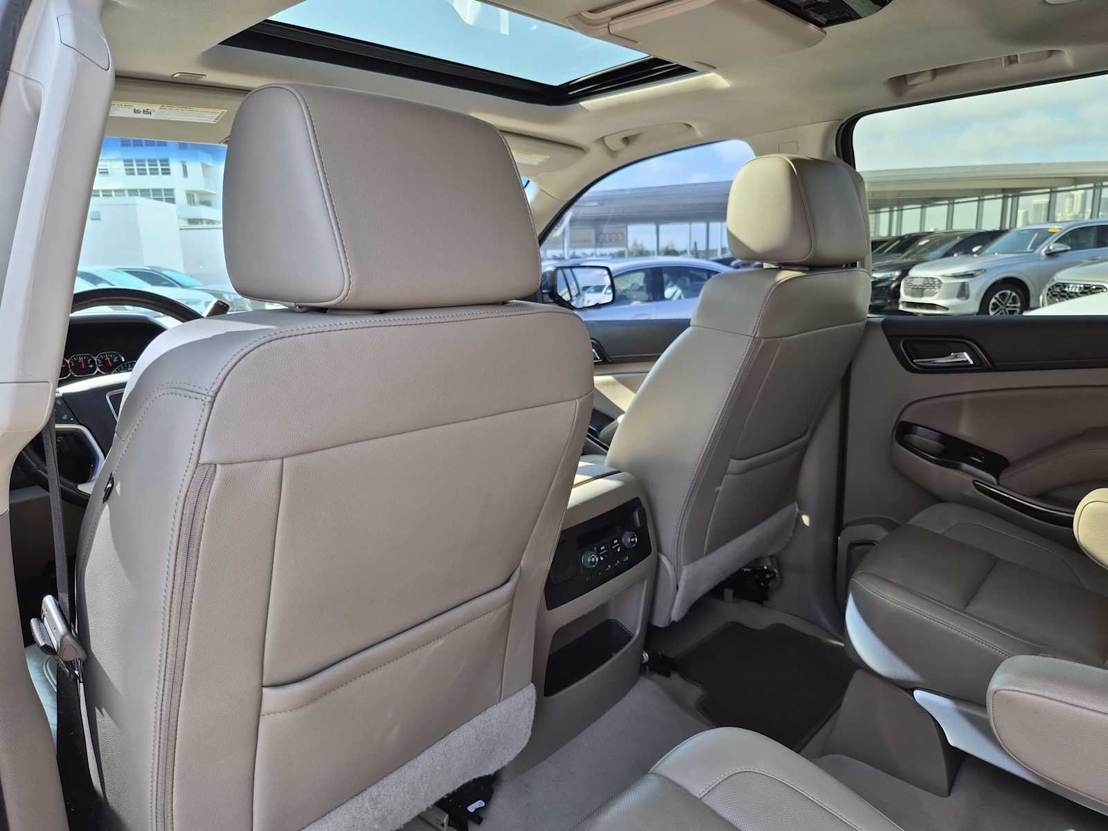 Thumbnail: 2019 GMC Yukon XL - 17