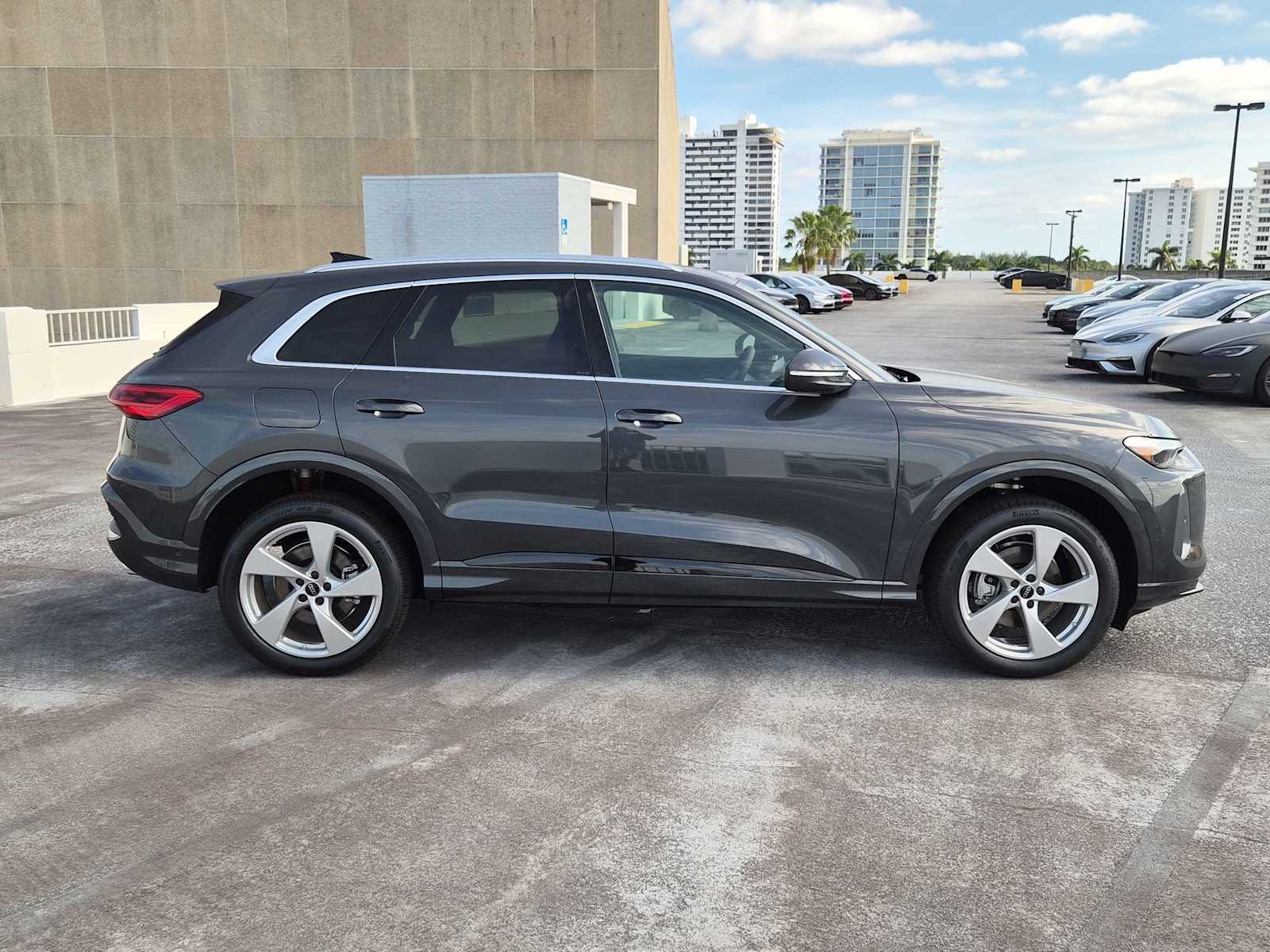 Thumbnail: 2025 Audi Q5 - 7