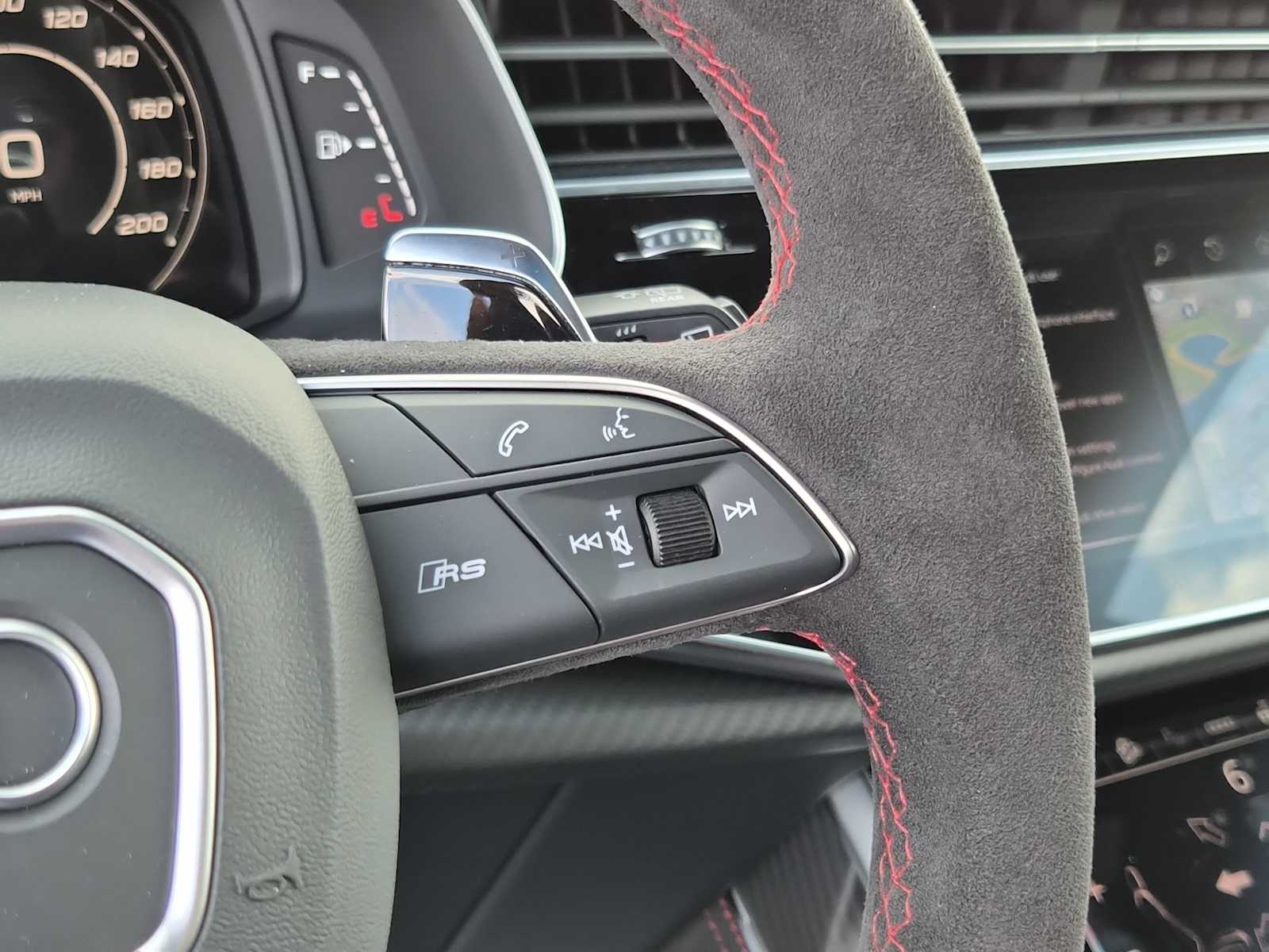 Thumbnail: 2026 Audi RS Q8 - 22