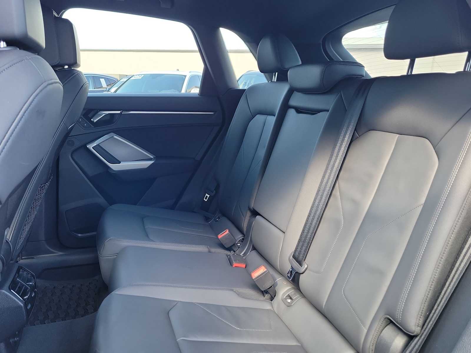 Thumbnail: 2025 Audi Q3 - 19