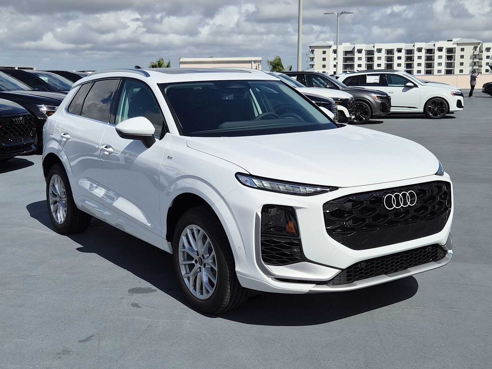 Thumbnail: 2026 Audi Q3 - 8