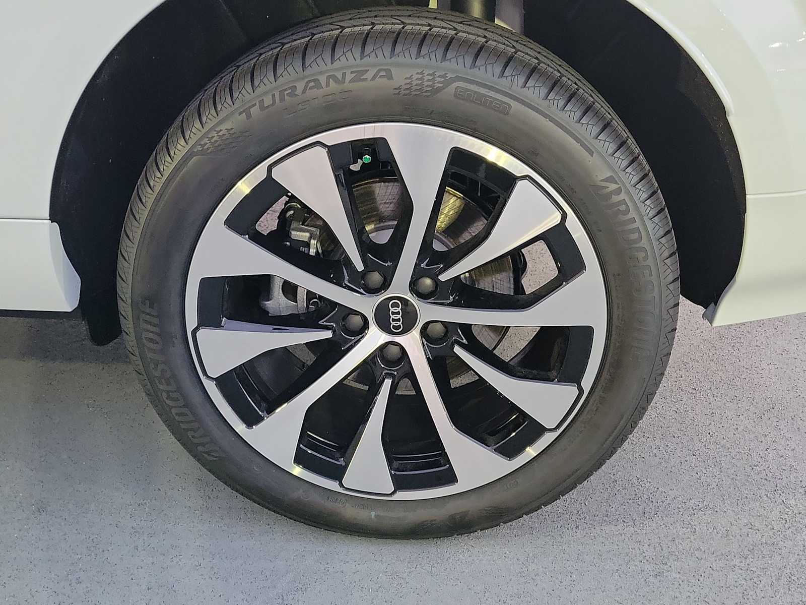 Thumbnail: 2026 Audi Q3 - 12