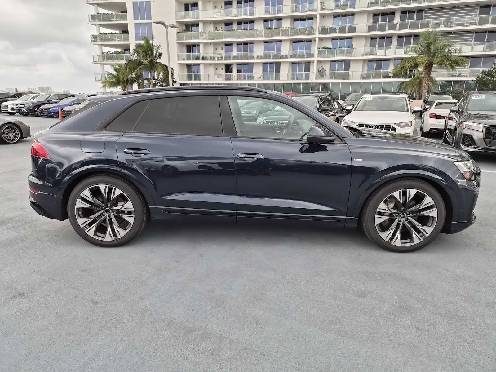 Thumbnail: 2026 Audi Q8 - 7