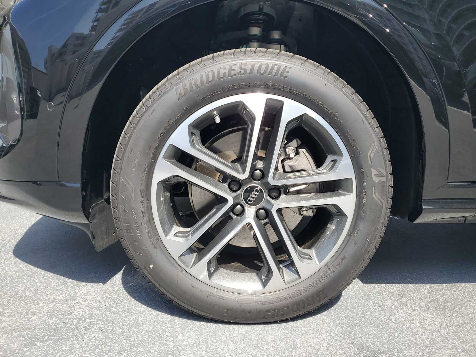 Thumbnail: 2025 Audi Q5 - 10