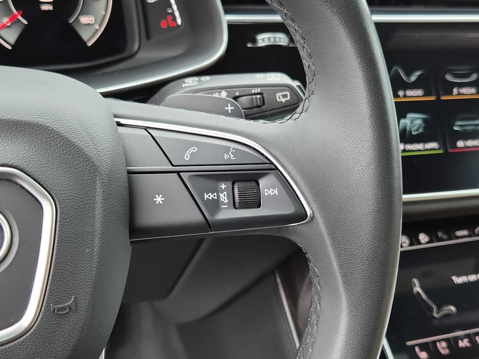 Thumbnail: 2023 Audi Q8 - 22