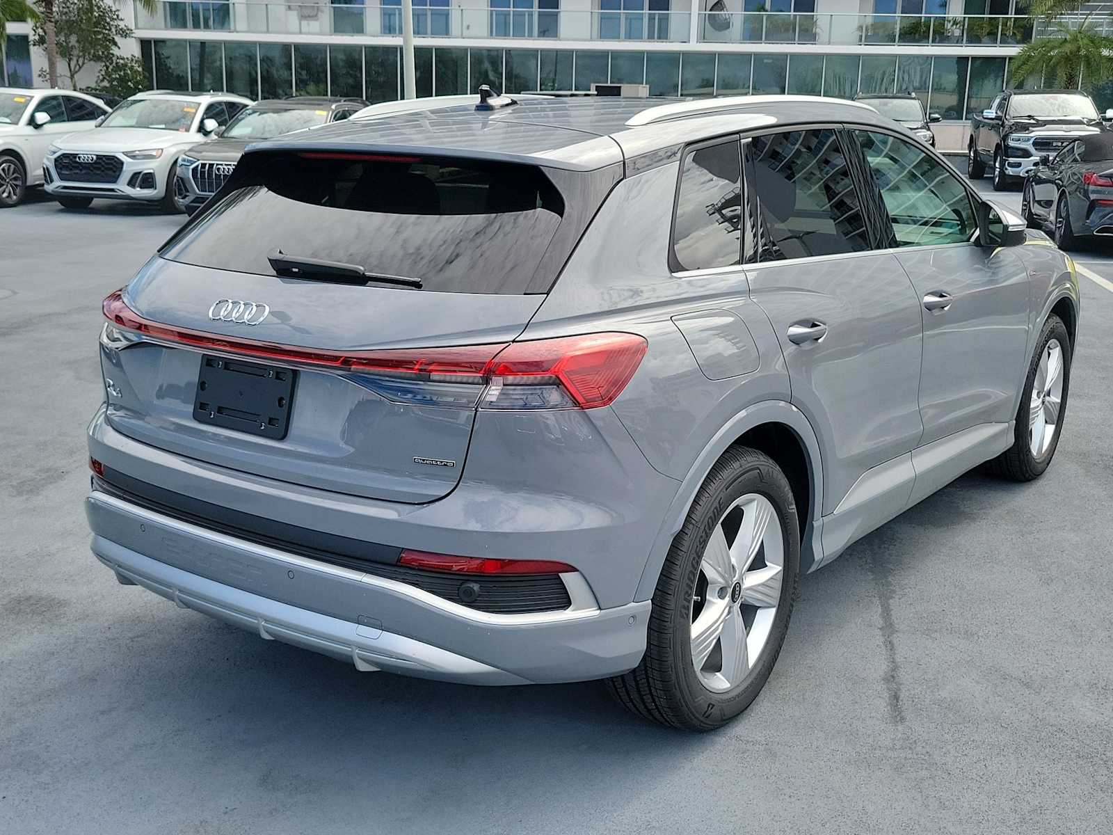 Thumbnail: 2026 Audi Q4 e-tron - 6