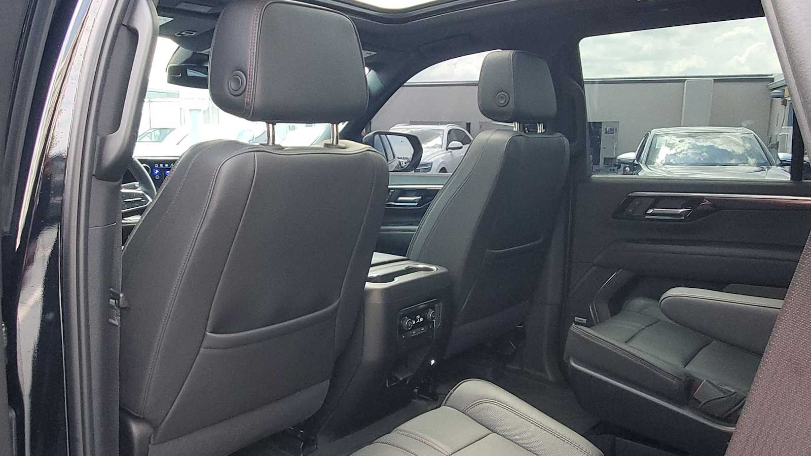 Thumbnail: 2025 Chevrolet Tahoe - 18