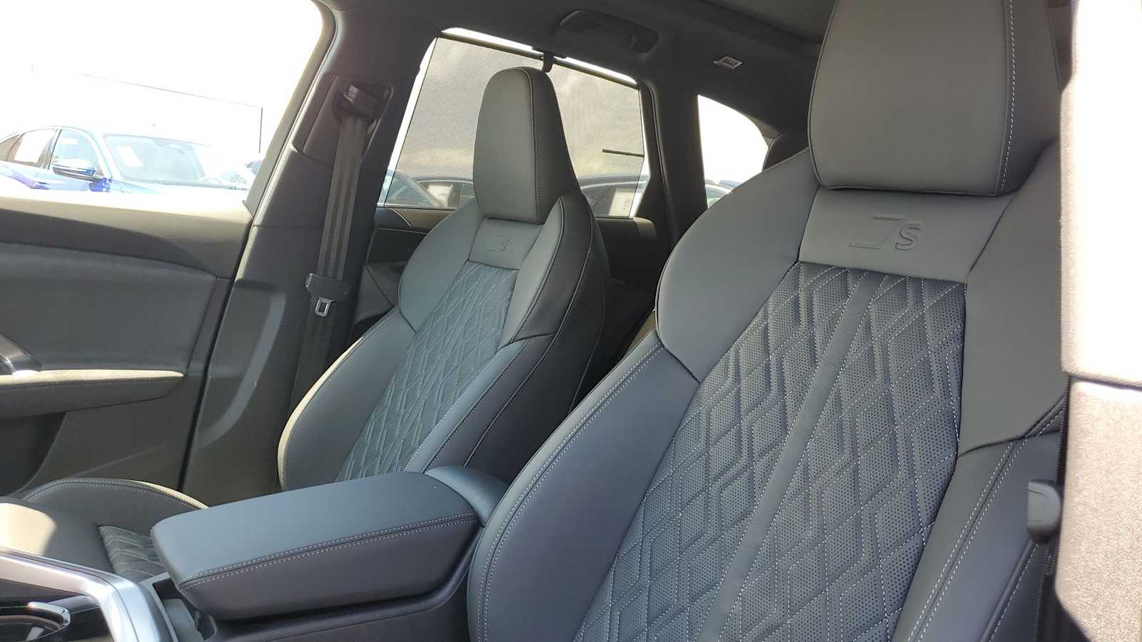Thumbnail: 2026 Audi SQ5 - 16