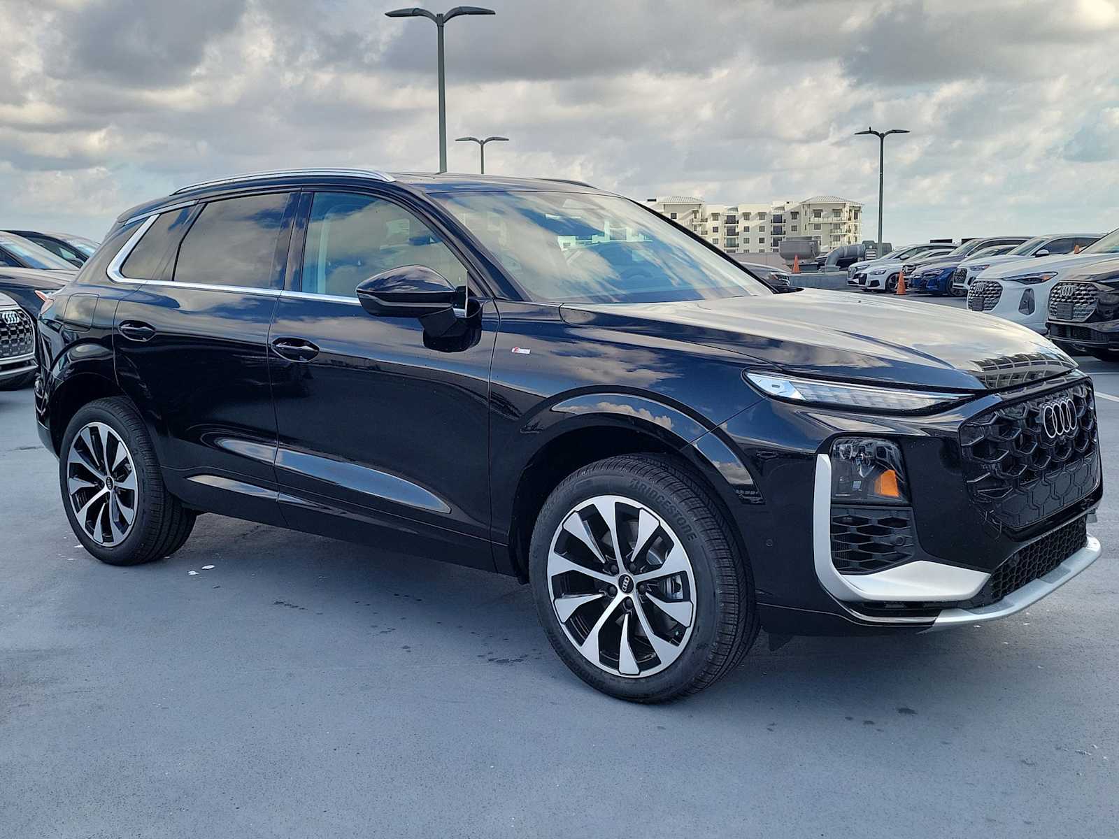 Thumbnail: 2026 Audi Q3 - 8