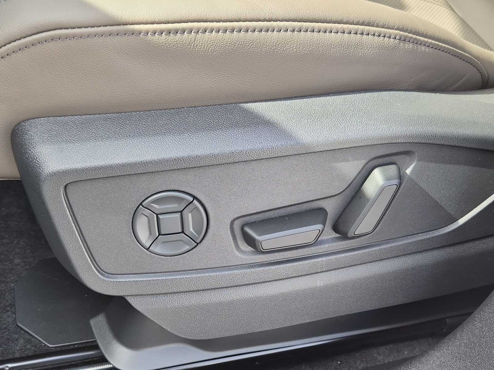 Thumbnail: 2025 Audi Q5 - 16