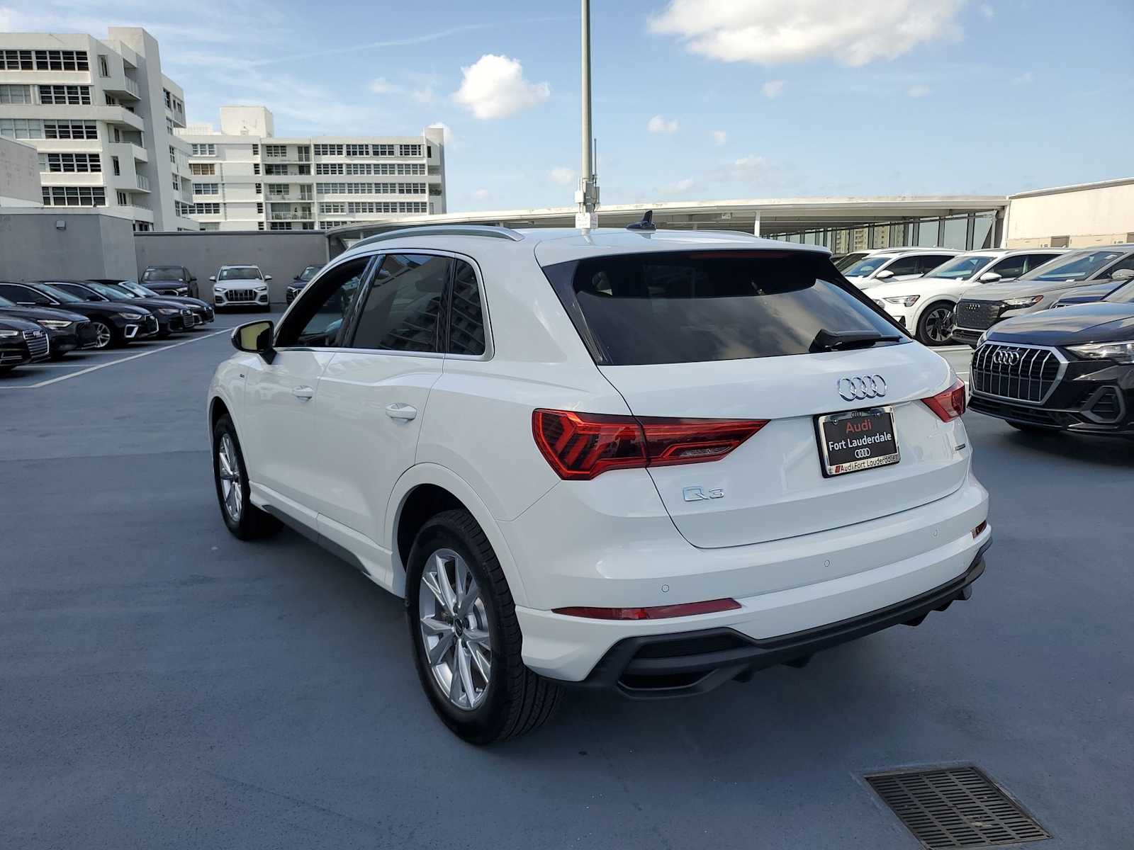 Thumbnail: 2023 Audi Q3 - 4