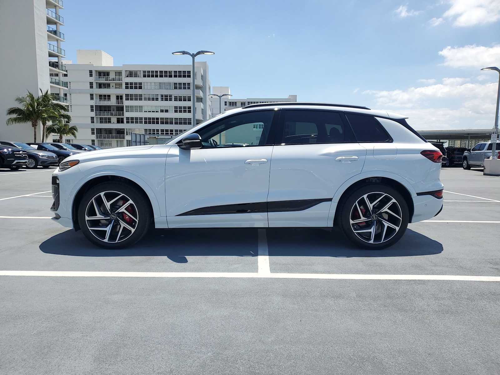 Thumbnail: 2025 Audi SQ6 e-tron - 3