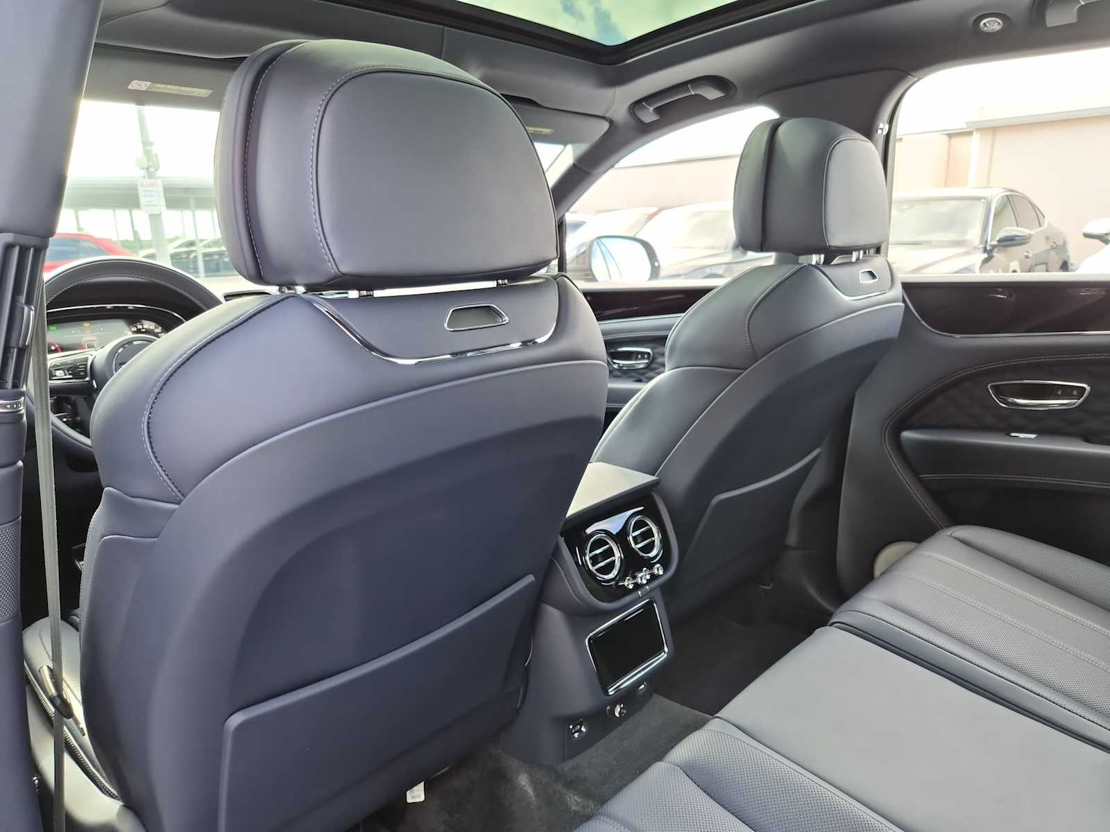 Thumbnail: 2025 Bentley Bentayga - 16