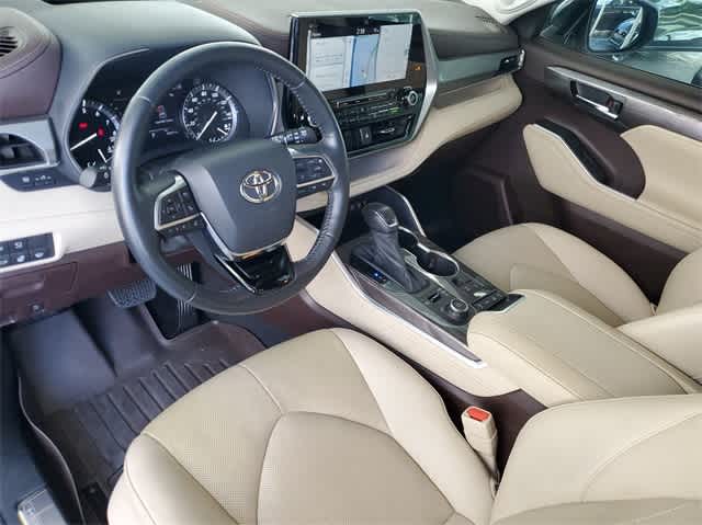 Used 2021 Toyota Highlander Platinum with VIN 5TDFZRBH6MS067101 for sale in Fort Lauderdale, FL