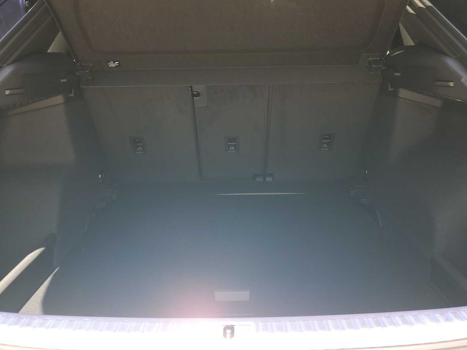 Thumbnail: 2025 Audi Q3 - 23