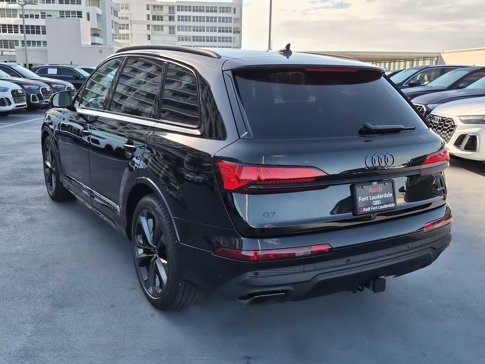 Thumbnail: 2026 Audi Q7 - 4