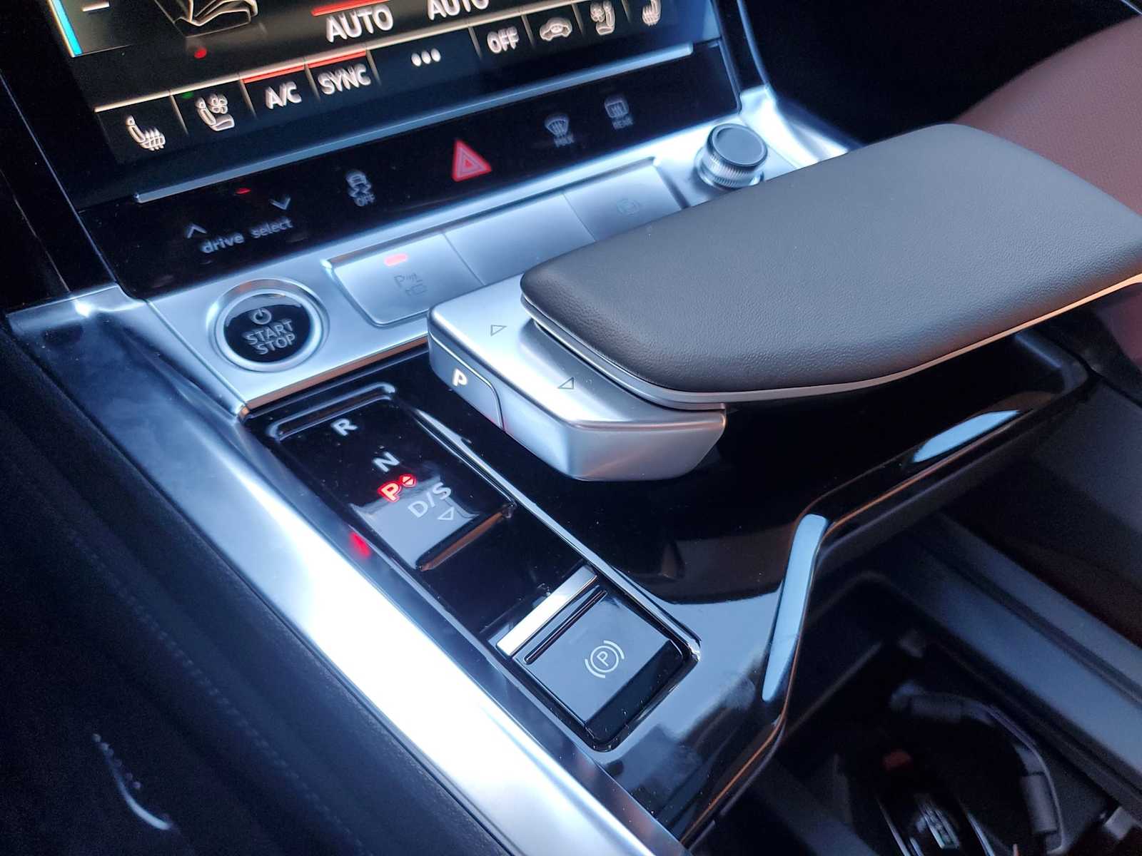 Thumbnail: 2023 Audi e-tron S - 26