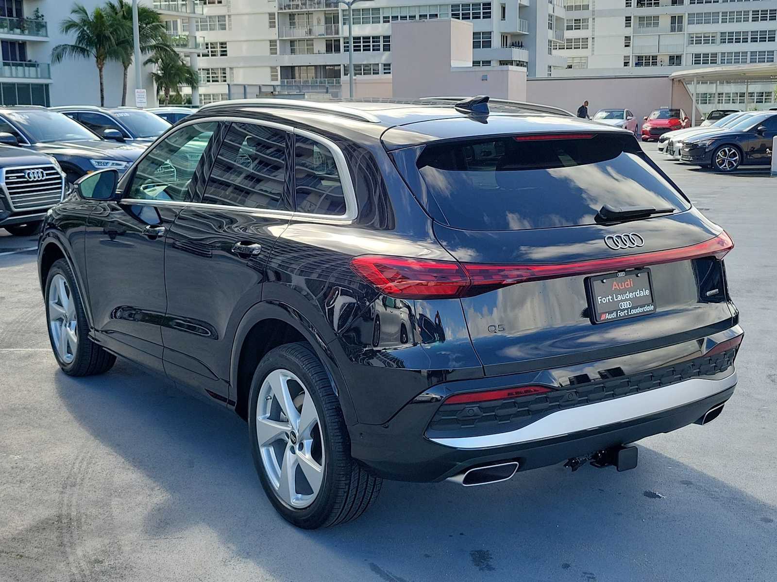 Thumbnail: 2025 Audi Q5 - 4