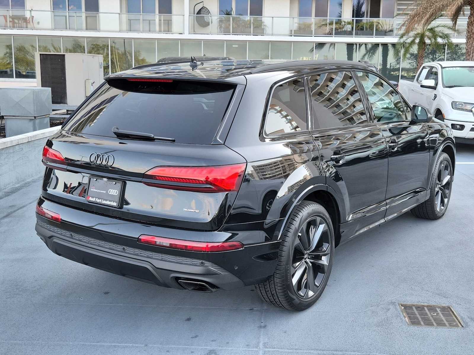 Thumbnail: 2025 Audi Q7 - 6