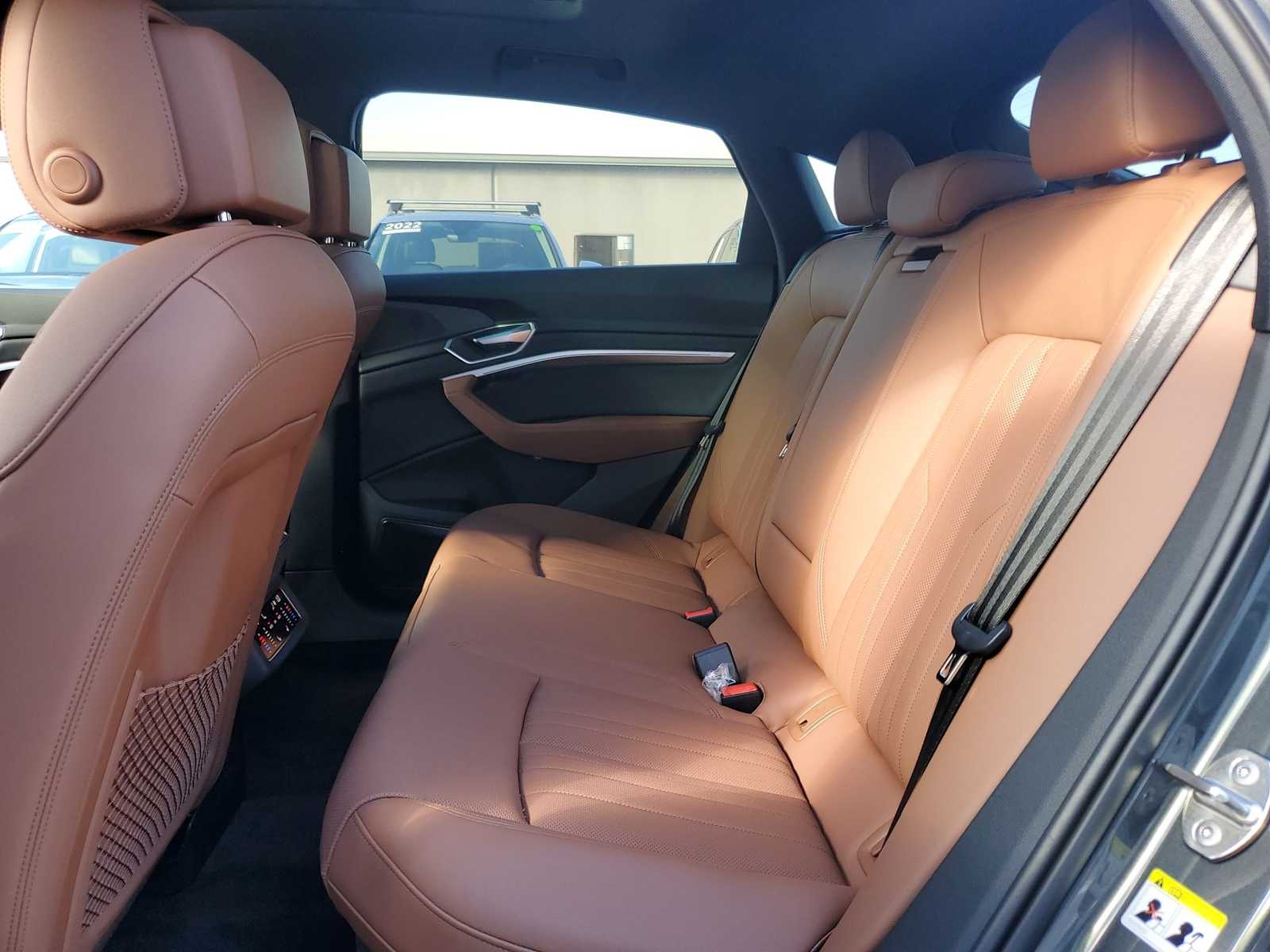 Thumbnail: 2023 Audi e-tron S - 19