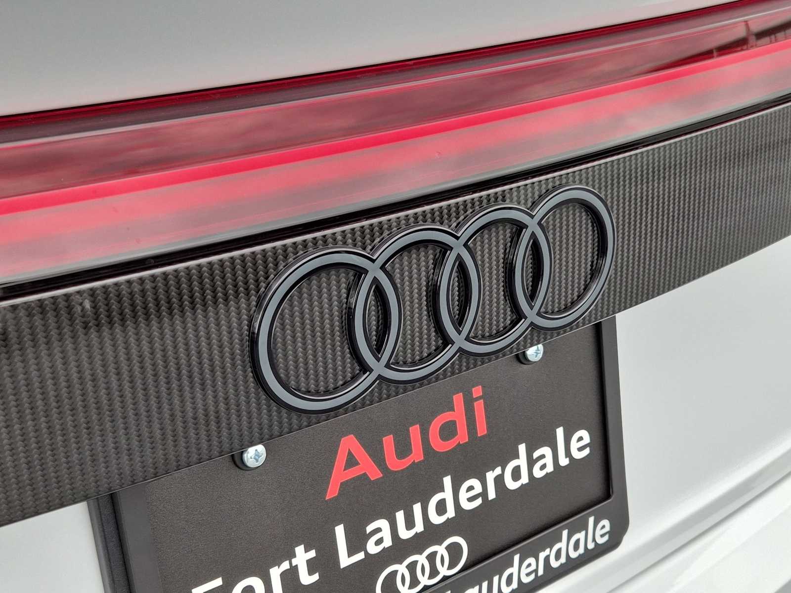 Thumbnail: 2026 Audi SQ8 - 10