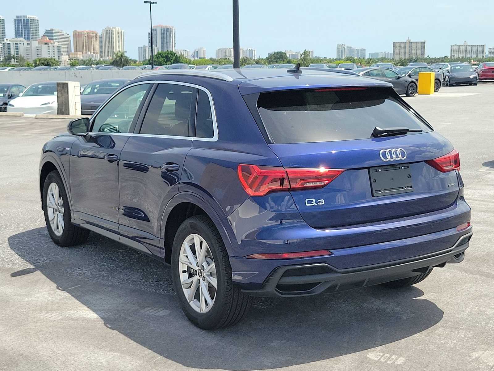 Thumbnail: 2025 Audi Q3 - 4