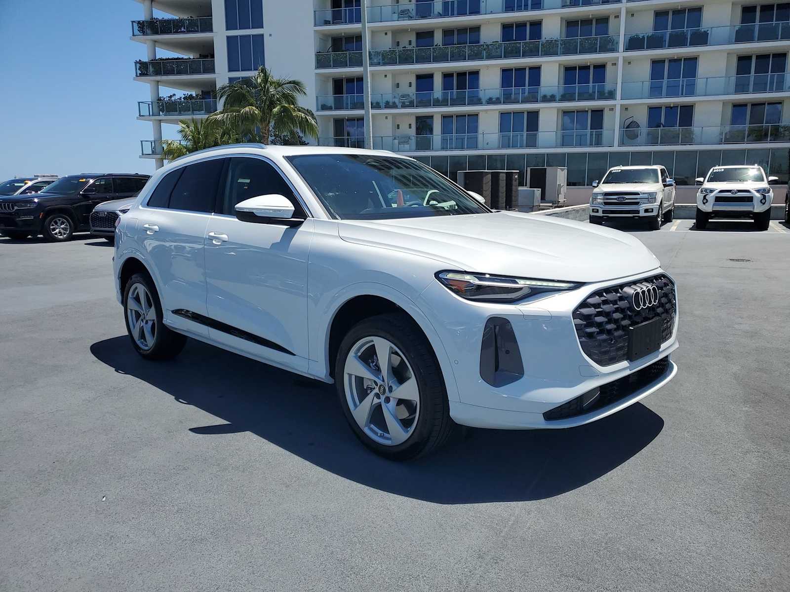 Thumbnail: 2025 Audi Q5 - 8