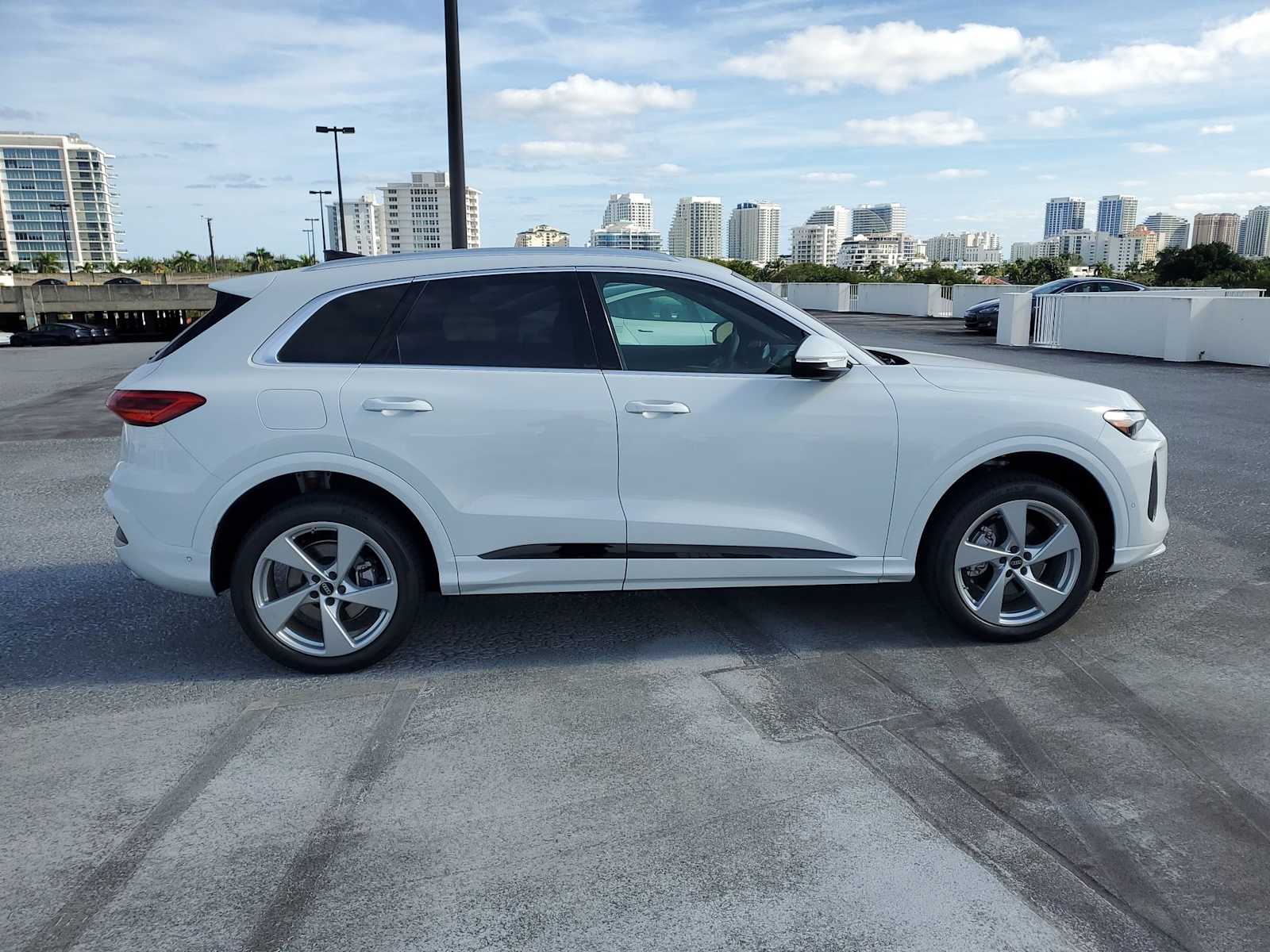 Thumbnail: 2025 Audi Q5 - 7