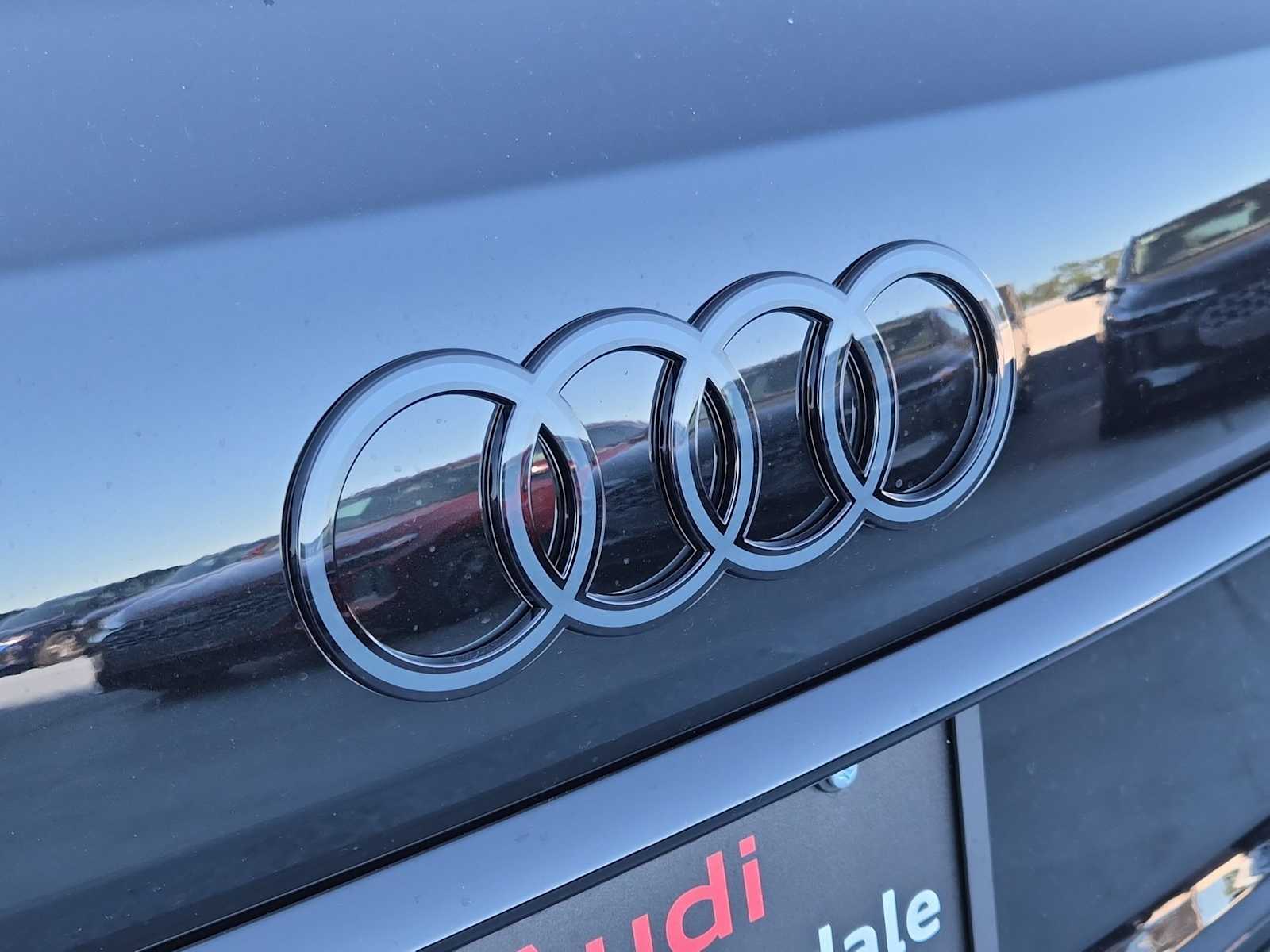 Thumbnail: 2026 Audi SQ7 - 10