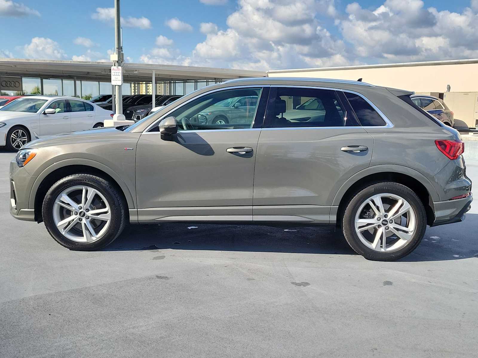 Thumbnail: 2021 Audi Q3 - 3