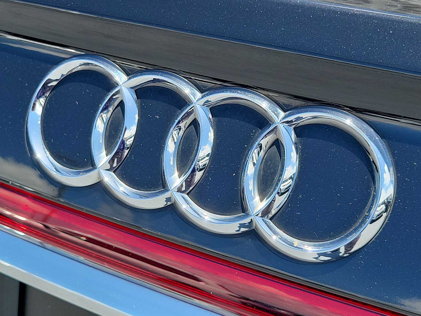 Thumbnail: 2023 Audi S8 - 11