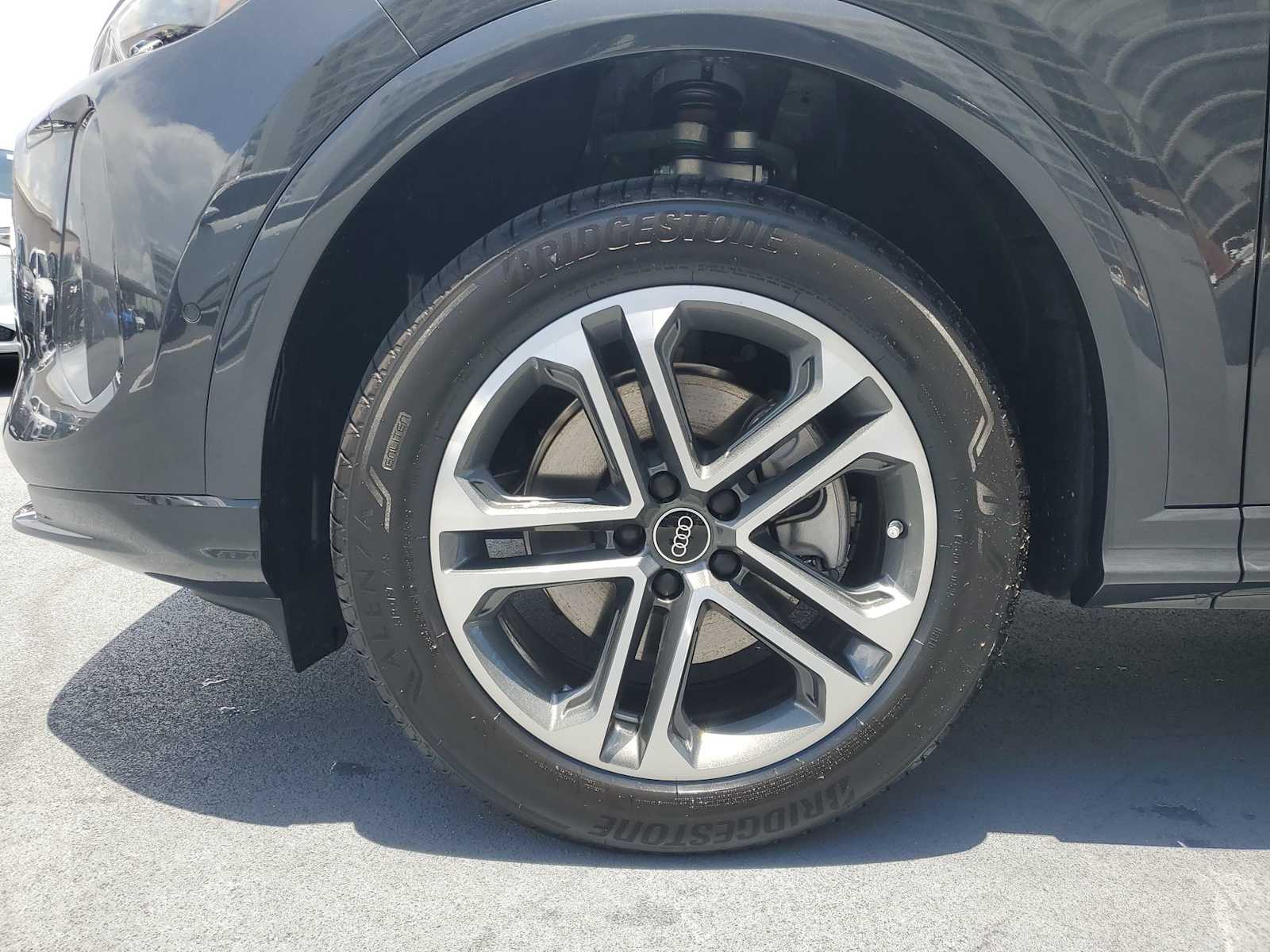 Thumbnail: 2025 Audi Q5 - 10