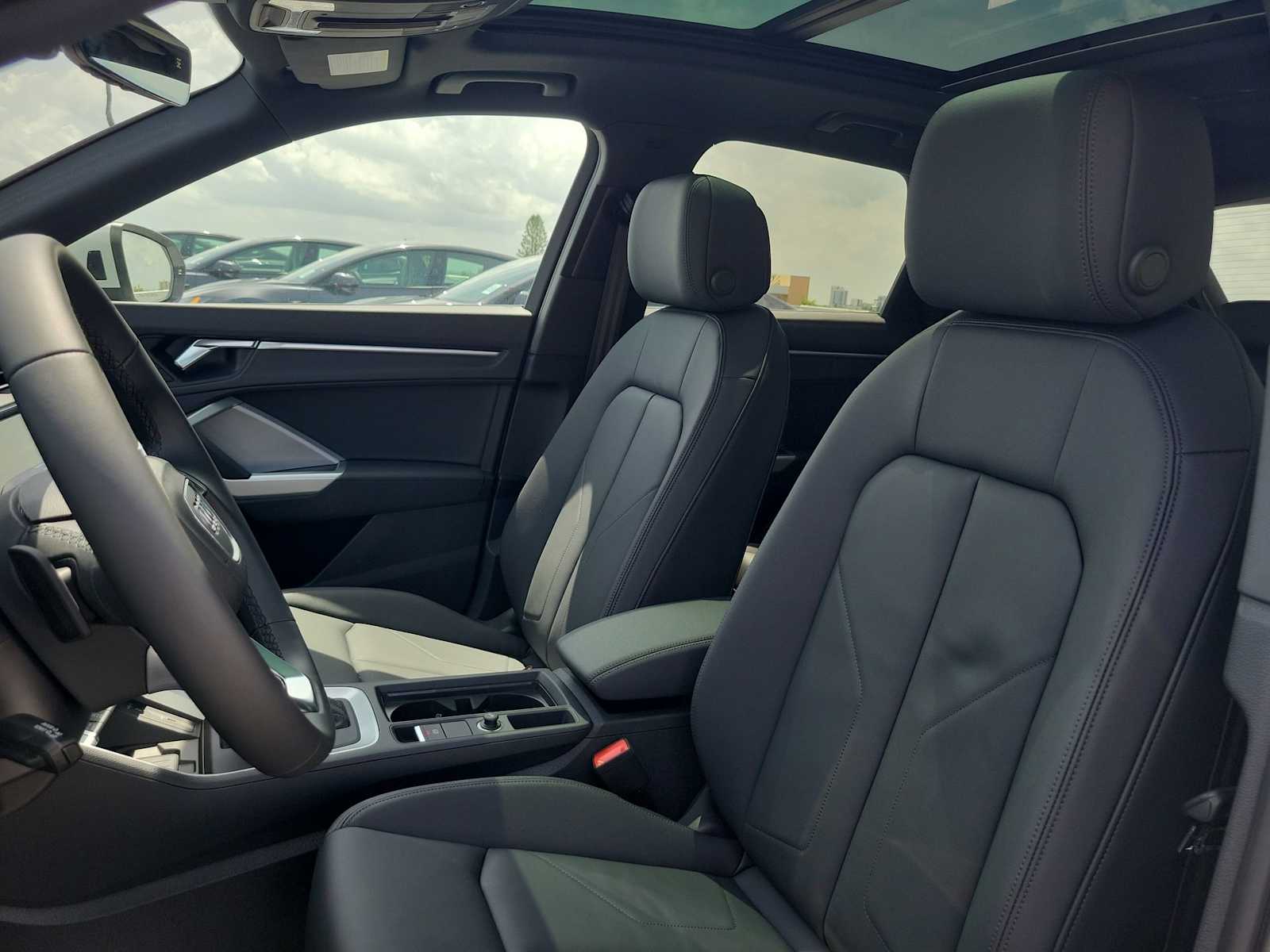 Thumbnail: 2025 Audi Q3 - 15