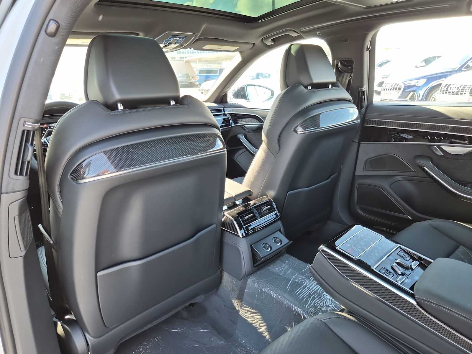 Thumbnail: 2025 Audi S8 - 17