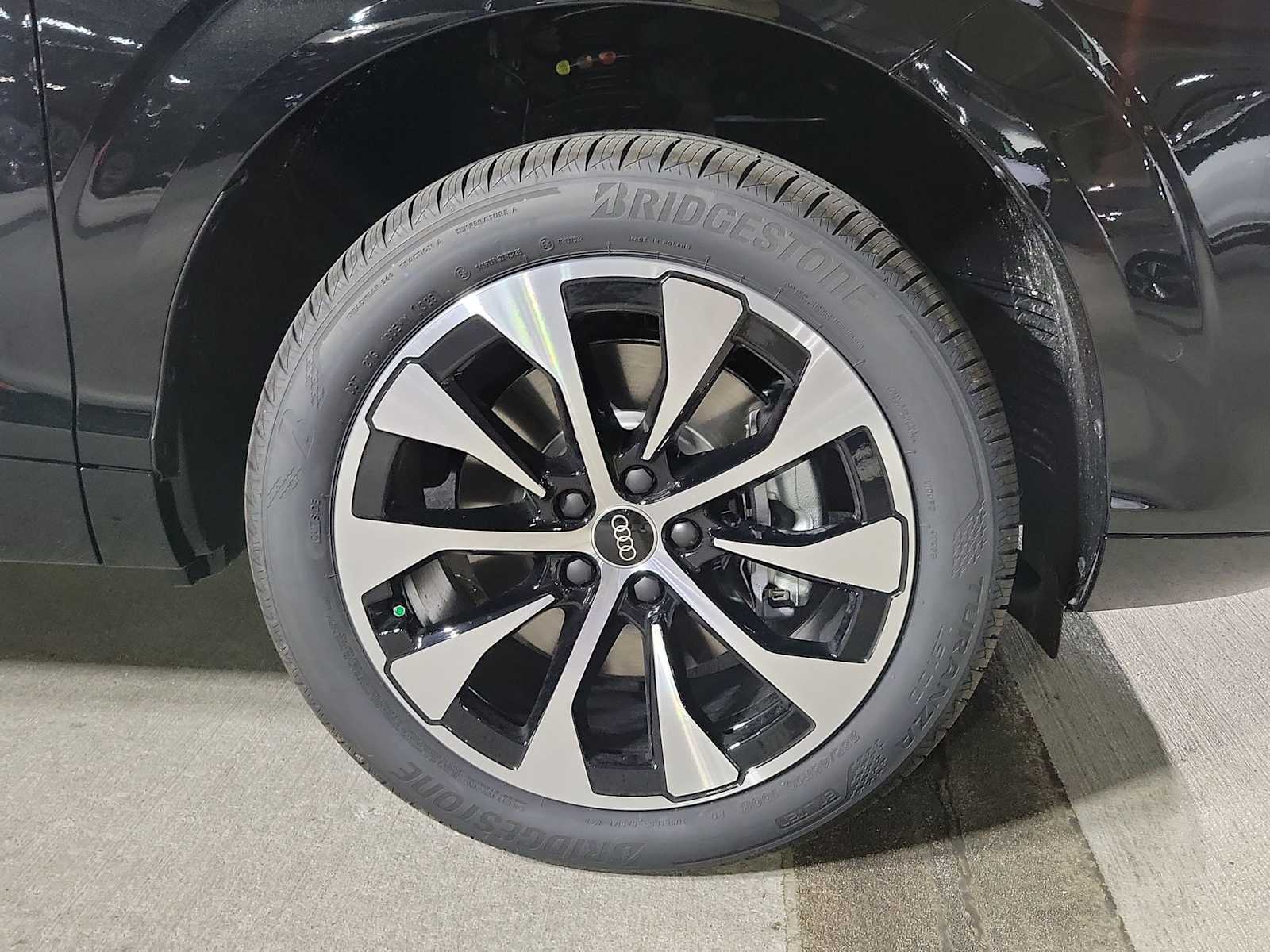 Thumbnail: 2026 Audi Q3 - 11