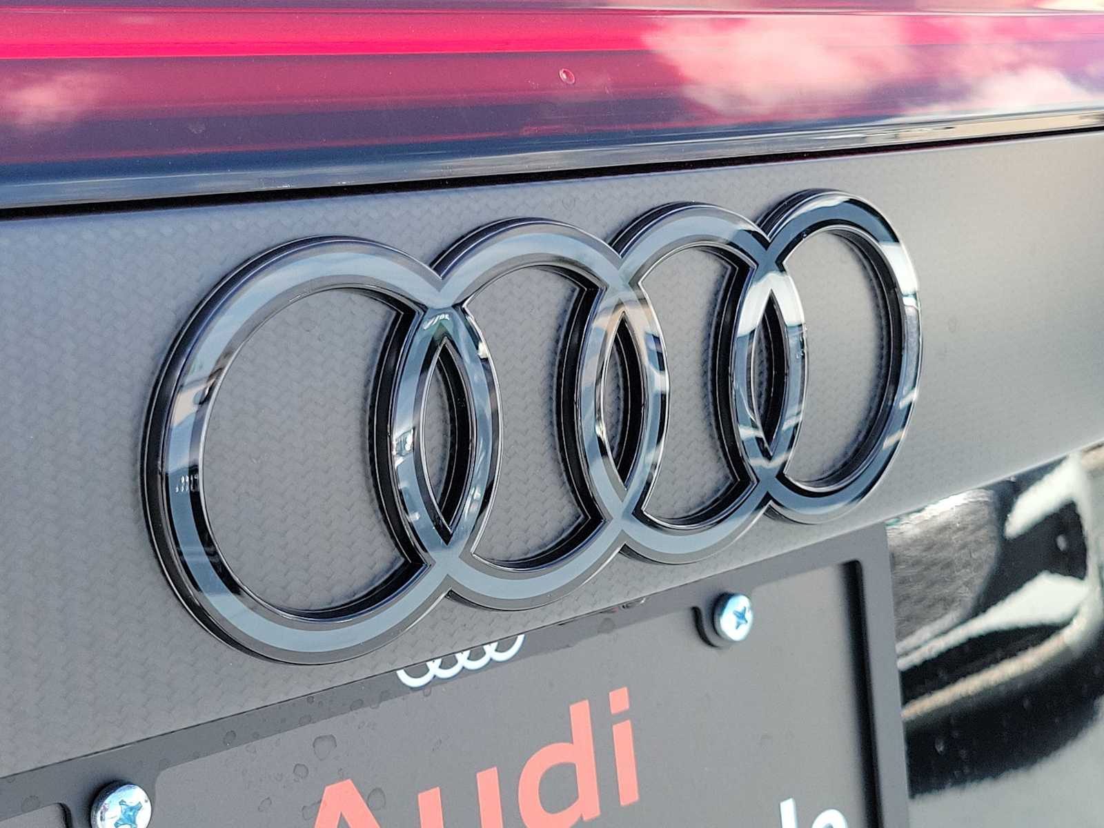 Thumbnail: 2026 Audi RS Q8 - 11