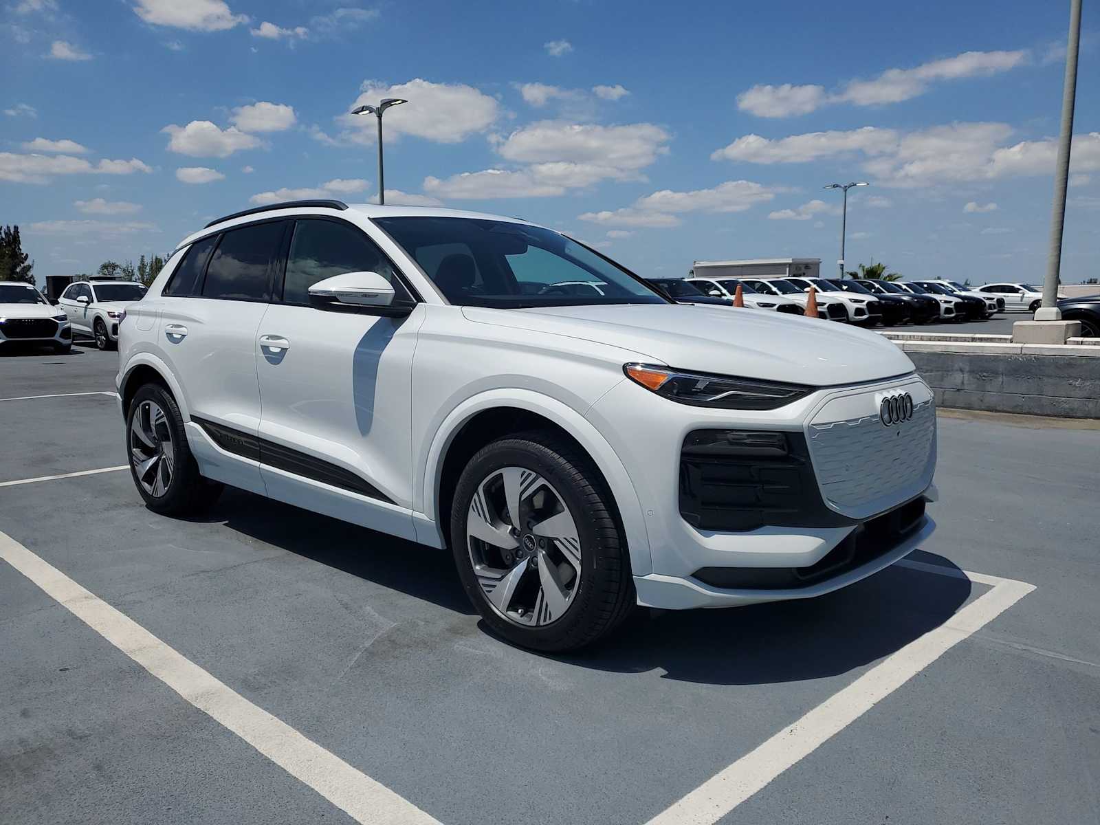 Thumbnail: 2025 Audi Q6 e-tron - 8
