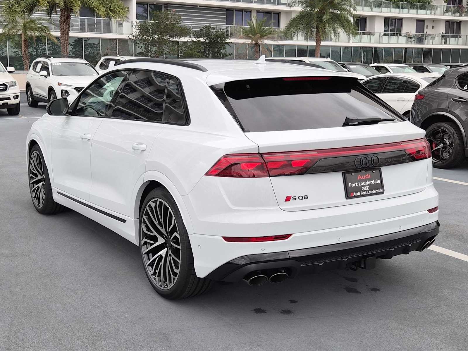 Thumbnail: 2026 Audi SQ8 - 4
