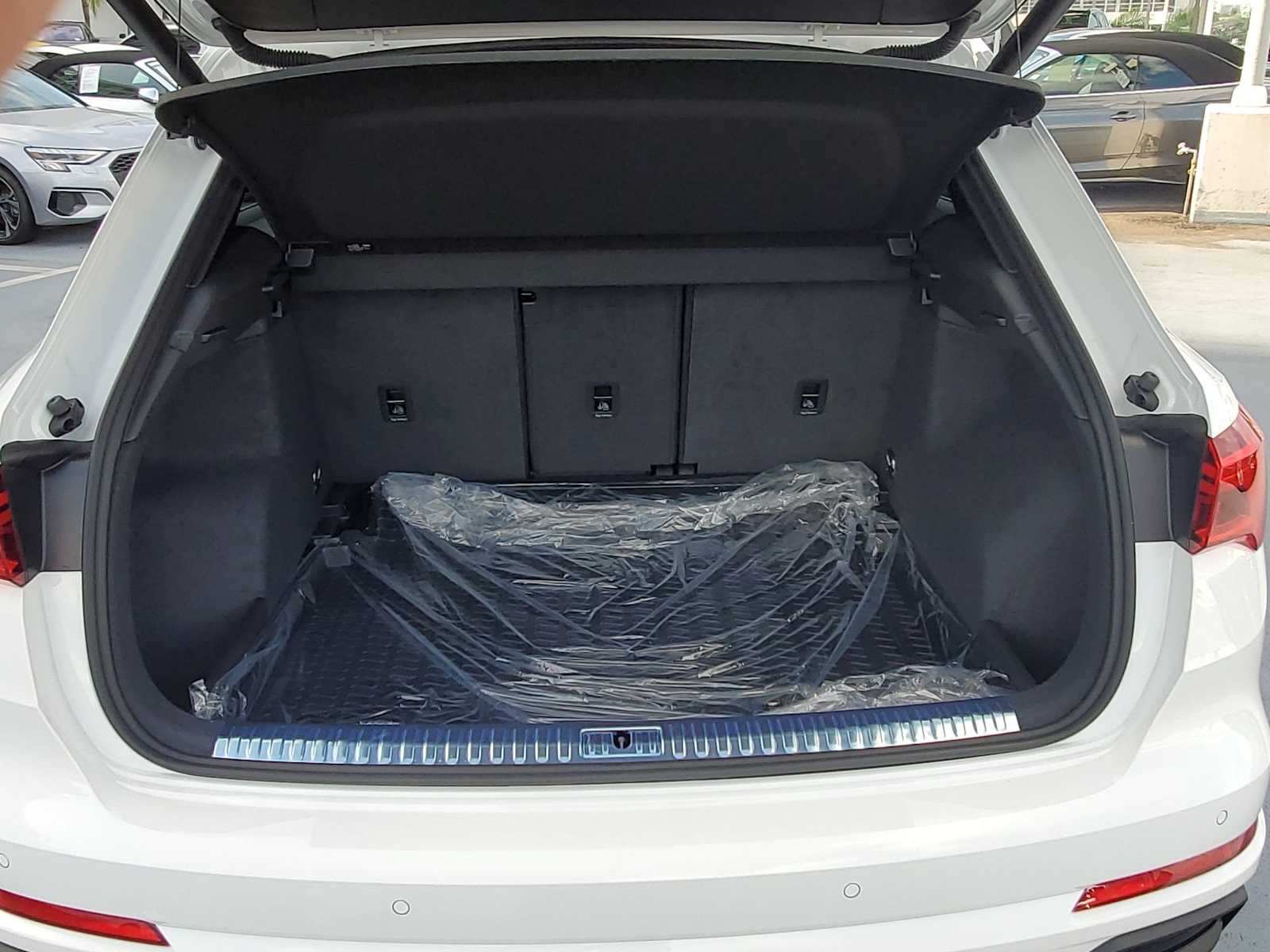 Thumbnail: 2023 Audi Q3 - 27