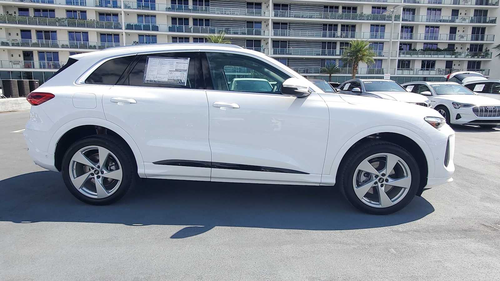 Thumbnail: 2025 Audi Q5 - 7