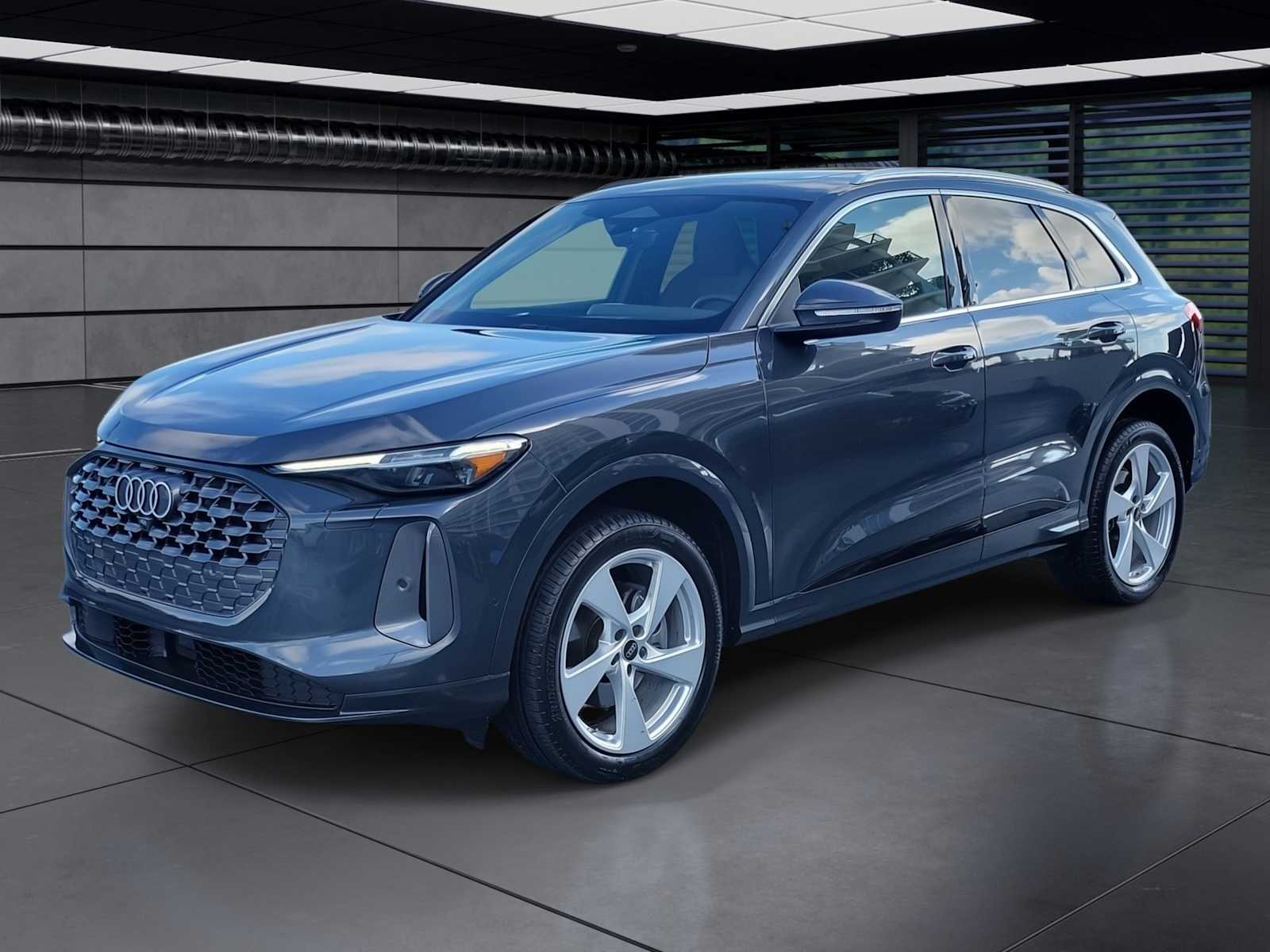 Thumbnail: 2025 Audi Q5 - 1