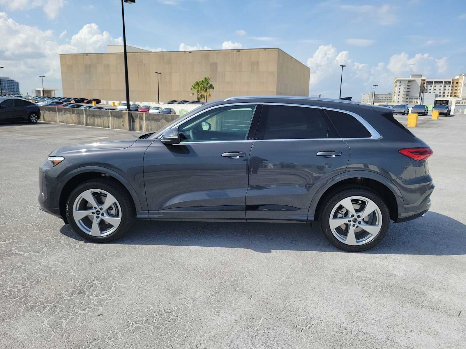 Thumbnail: 2025 Audi Q5 - 3