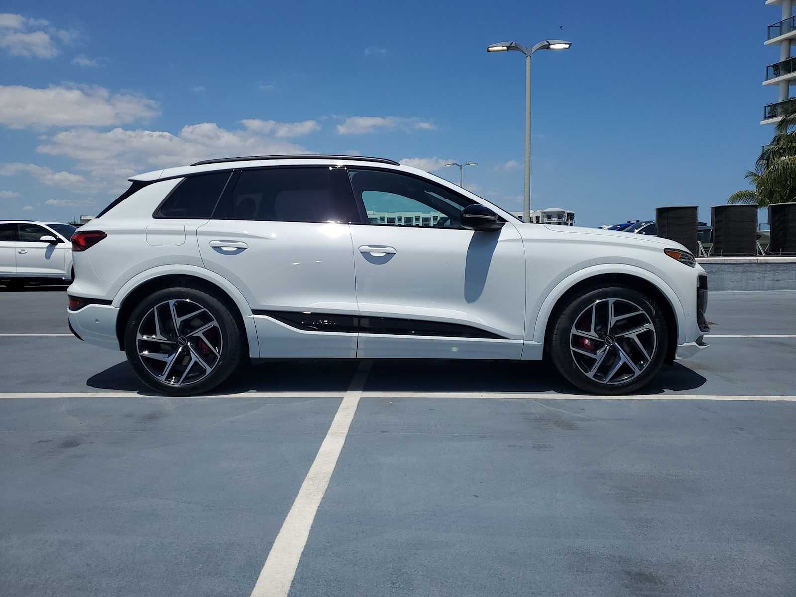 Thumbnail: 2025 Audi SQ6 e-tron - 7