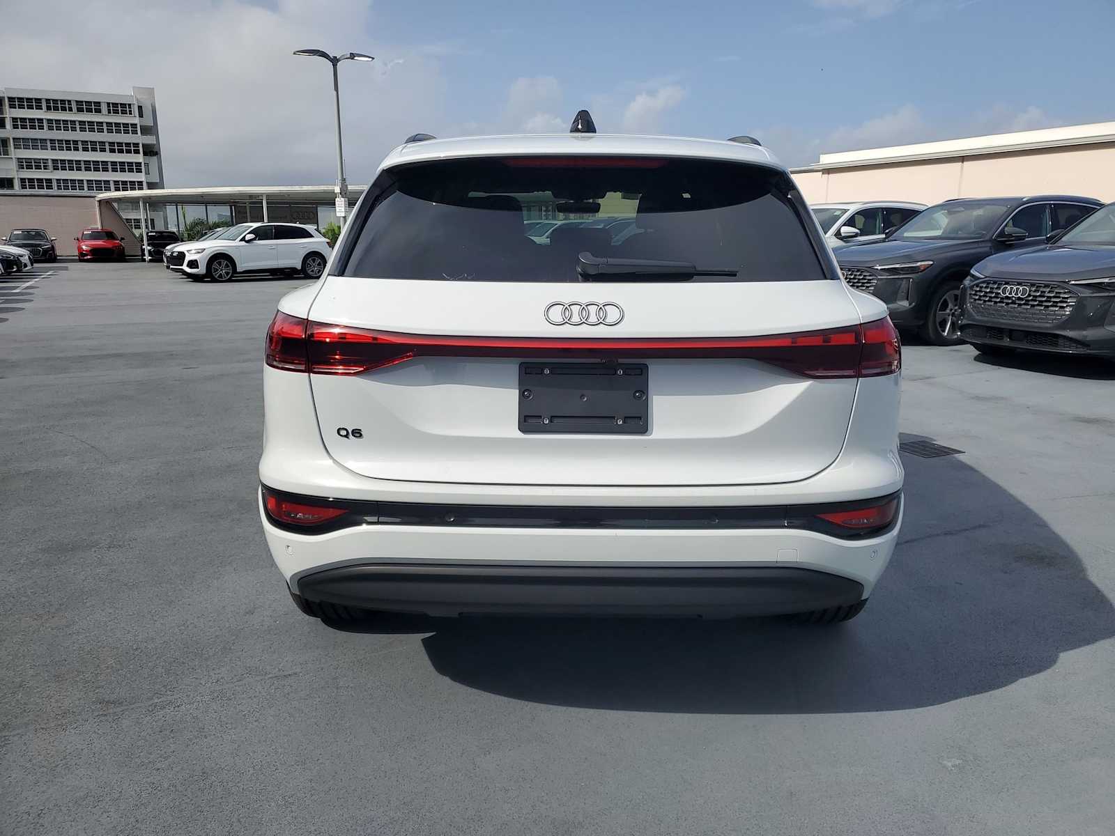 Thumbnail: 2025 Audi Q6 e-tron - 5