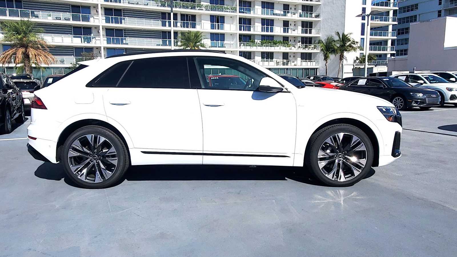 Thumbnail: 2026 Audi Q8 - 7