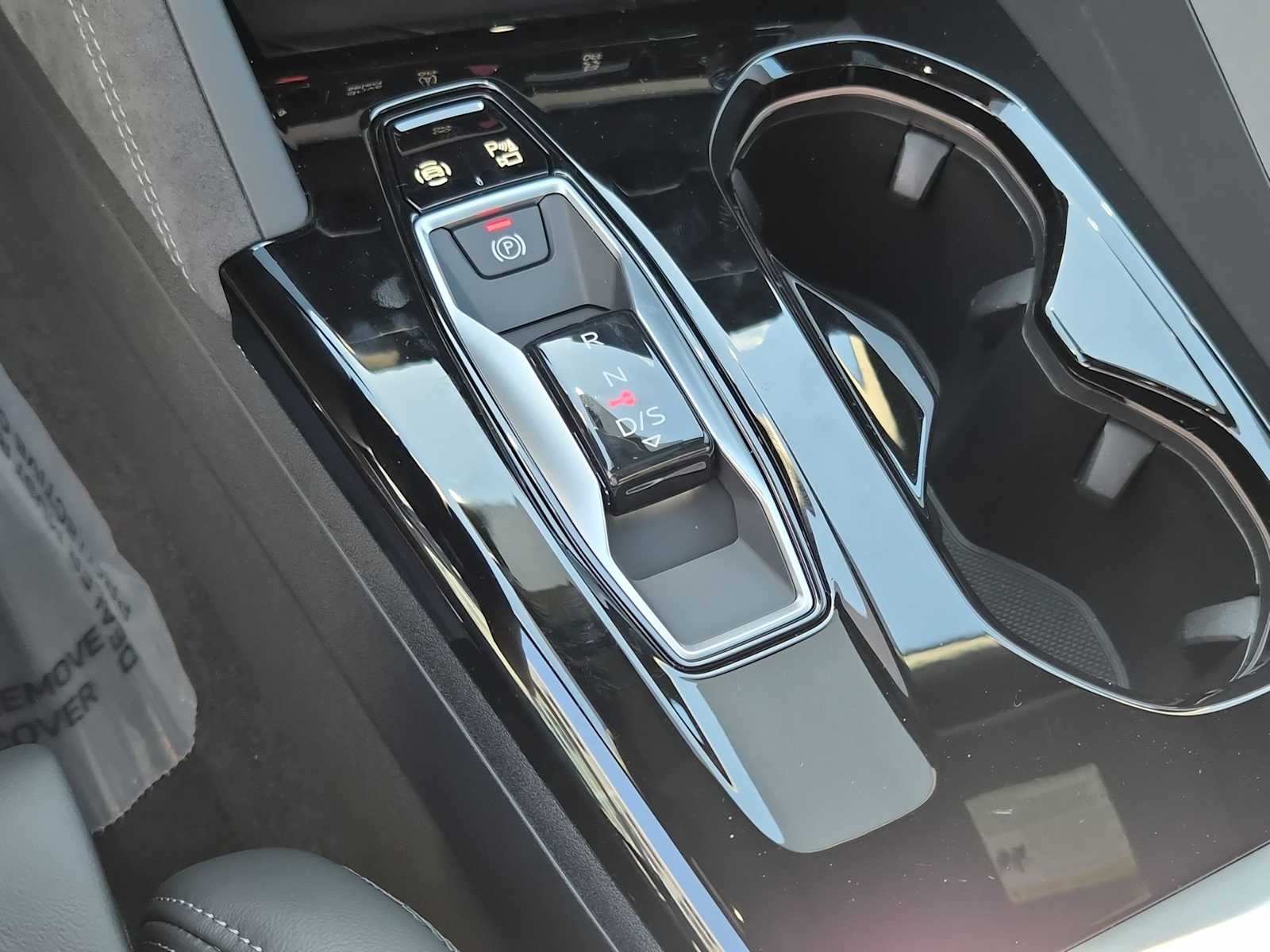 Thumbnail: 2025 Audi SQ5 - 25