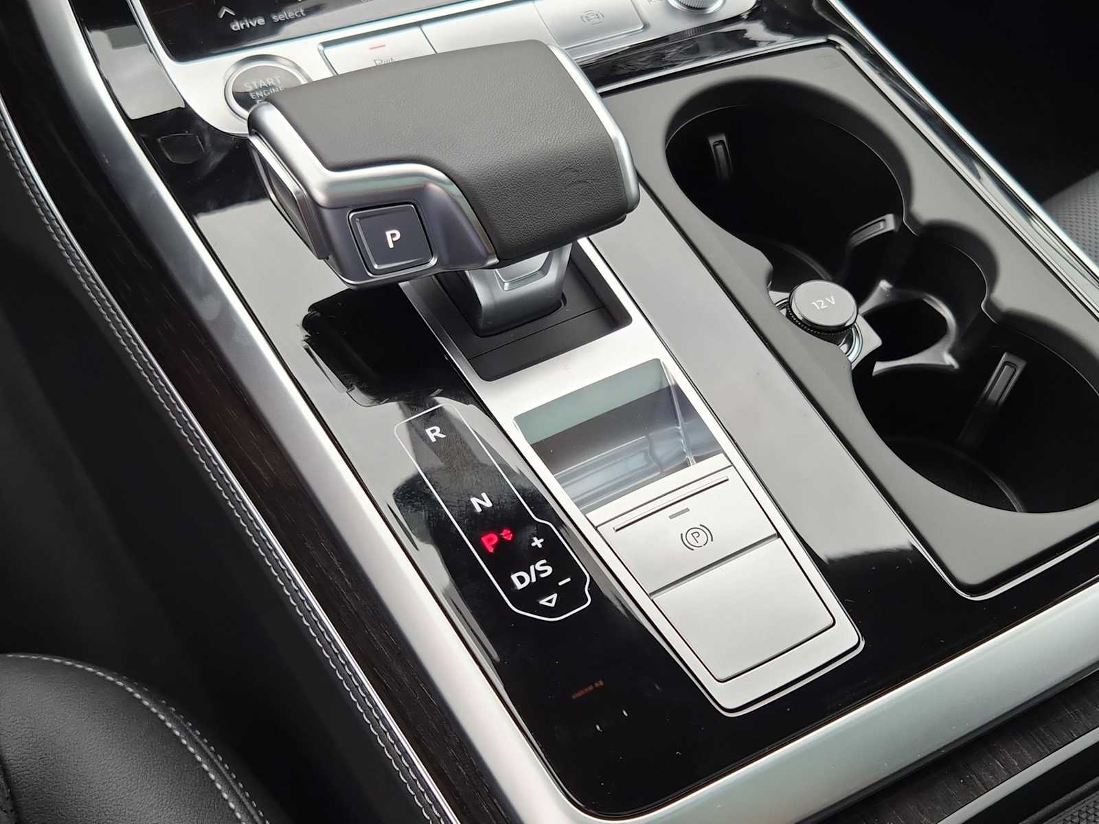 Thumbnail: 2026 Audi Q8 - 25