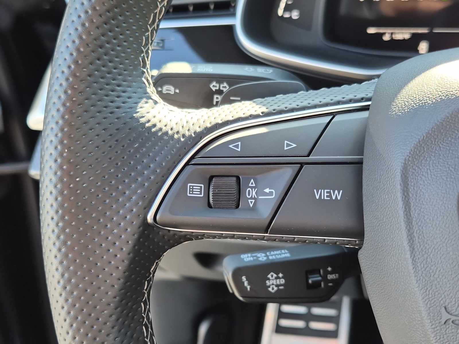 Thumbnail: 2023 Audi SQ8 - 21